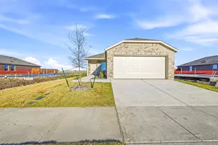 2040 Shady Oaks Dr, Ennis, TX 75119 - Photo 1