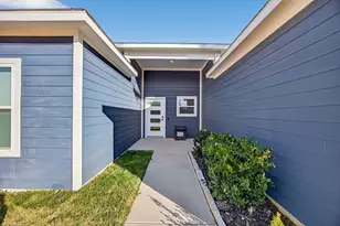 1913 E Myrtle St, Fort Worth, TX 76104 - Photo 7