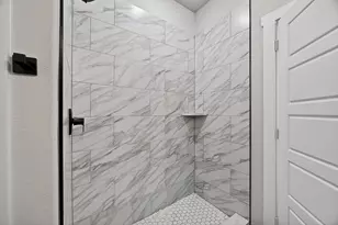 1913 E Myrtle St, Fort Worth, TX 76104 - Photo 9