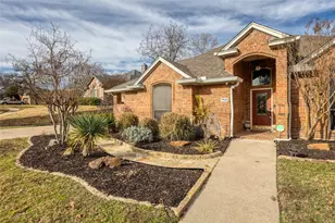 7613 Woodhaven Dr, North Richland Hills, TX 76182 - Photo 1