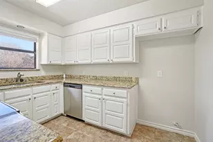 7712 Miracle Ln, North Richland Hills, TX 76182 - Photo 5