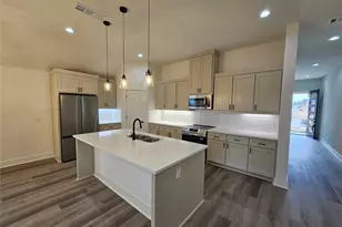 605 Begonia Dr, Azle, TX 76029 - Photo 5