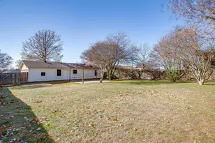 809 Springhill Dr, Burleson, TX 76028 - Photo 21