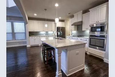 217 Warwick Boulevard, Lewisville, TX 75056 - Photo 3