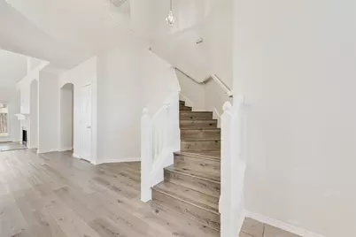 5702 Streamside Drive, Arlington, TX 76018 - Photo 9