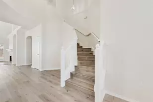 5702 Streamside Dr, Arlington, TX 76018 - Photo 9