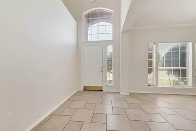 5702 Streamside Drive, Arlington, TX 76018 - Photo 5