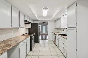 930 Shady Creek Ln, Bedford, TX 76021 - Photo 9