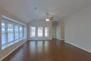 541 Kerry St, Crowley, TX 76036 - Photo 3