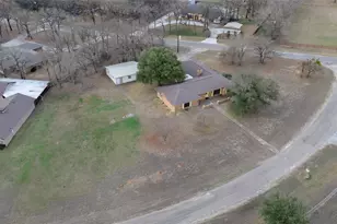 2185 Jana Ln, Burleson, TX 76028 - Photo 5