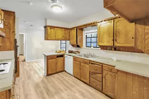 2185 Jana Ln, Burleson, TX 76028 - Photo 15