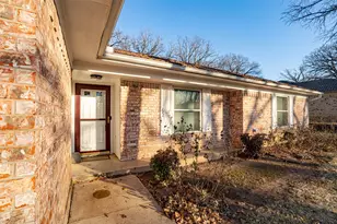 4217 W Pleasant Forest St, Arlington, TX 76015 - Photo 3