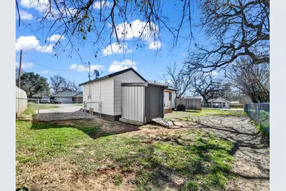 309 N Cedar Street, Springtown, TX 76082 - Photo 21