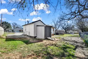 309 N Cedar St, Springtown, TX 76082 - Photo 21