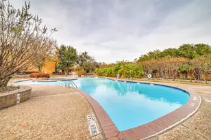 570 E Avenue J, Grand Prairie, TX 75050 - Photo 17