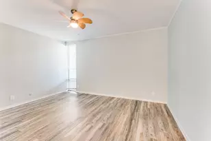 570 E Avenue J, Grand Prairie, TX 75050 - Photo 11