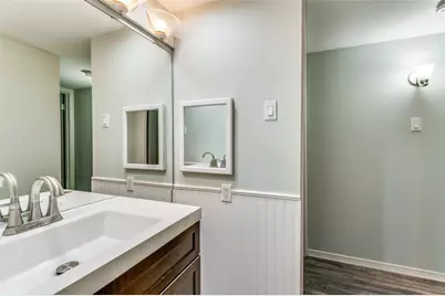 570 E Avenue J #B, Grand Prairie, TX 75050 - Photo 9