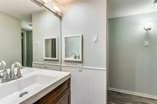 570 E Avenue J, Grand Prairie, TX 75050 - Photo 9