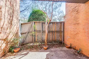 570 E Avenue J, Grand Prairie, TX 75050 - Photo 23