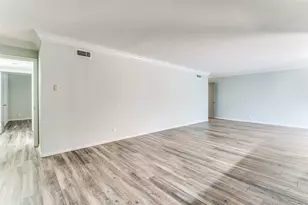 570 E Avenue J, Grand Prairie, TX 75050 - Photo 17