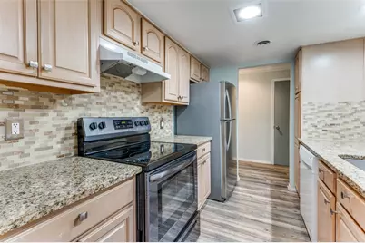 570 E Avenue J #B, Grand Prairie, TX 75050 - Photo 3