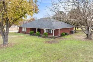 316 Sanchez Ct, Weatherford, TX 76088 - Photo 3