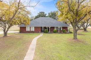 316 Sanchez Ct, Weatherford, TX 76088 - Photo 1