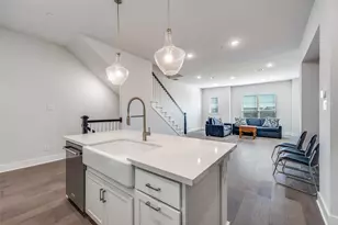 909 Heights Wy, Plano, TX 75075 - Photo 7