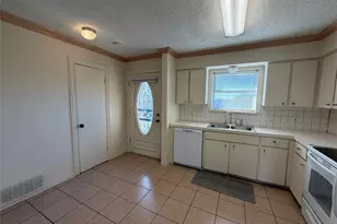 624 Botany Bay Dr, Dallas, TX 75211 - Photo 7