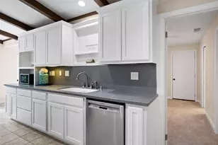 8735 S Monticello Cir, Granbury, TX 76049 - Photo 7