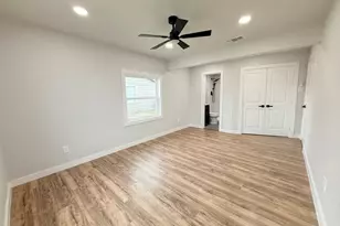 8423 Glen Regal Dr, Dallas, TX 75243 - Photo 9