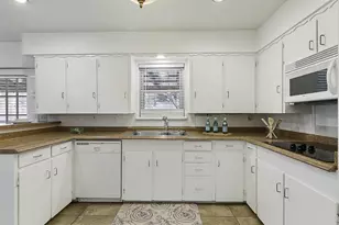 7022 Kingsbury Dr, Dallas, TX 75231 - Photo 19