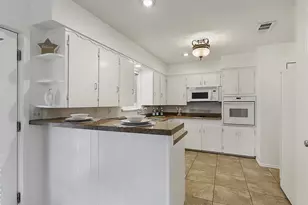 7022 Kingsbury Dr, Dallas, TX 75231 - Photo 1