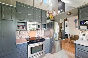 2408 Cedar Crest Dr, Granbury, TX 76048 - Photo 9