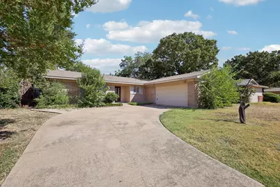 4720 South Drive W, Fort Worth, TX 76132 - Photo 1