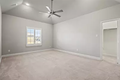 568 Courtyard Lane, Irving, TX 75039 - Photo 11