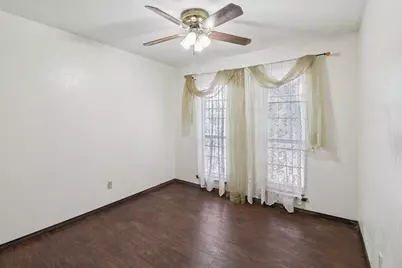 326 E Ferndale Lane, Grand Prairie, TX 75052 - Photo 9