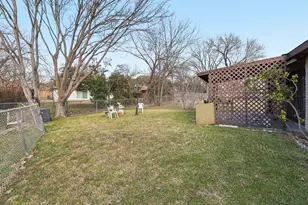 326 E Ferndale Ln, Grand Prairie, TX 75052 - Photo 23