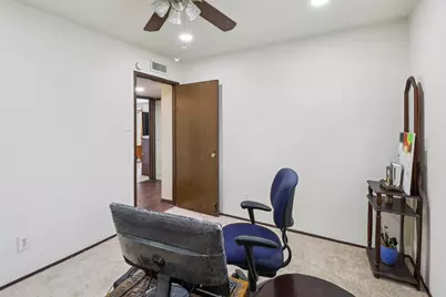 326 E Ferndale Lane, Grand Prairie, TX 75052 - Photo 13