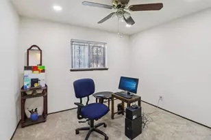 326 E Ferndale Ln, Grand Prairie, TX 75052 - Photo 11