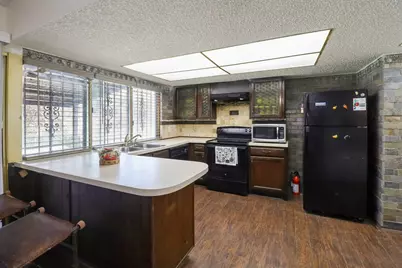 326 E Ferndale Lane, Grand Prairie, TX 75052 - Photo 9