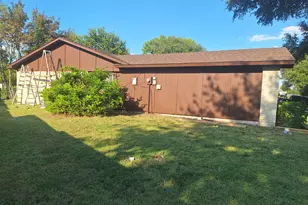 326 E Ferndale Ln, Grand Prairie, TX 75052 - Photo 39