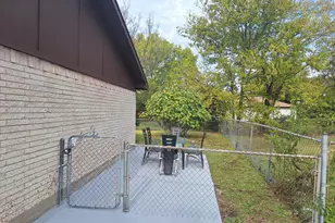 326 E Ferndale Ln, Grand Prairie, TX 75052 - Photo 37