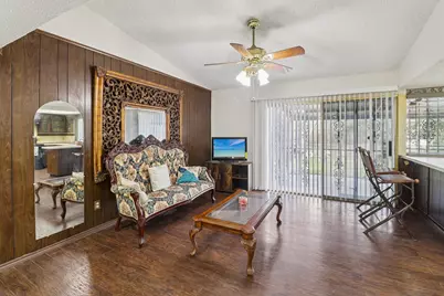 326 E Ferndale Lane, Grand Prairie, TX 75052 - Photo 5