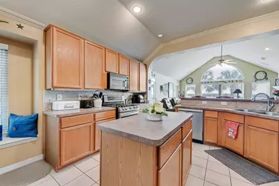 2435 Beachview Drive, Grand Prairie, TX 75054 - Photo 15