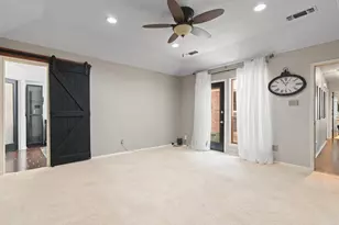 117 William Wallace Dr, Burleson, TX 76028 - Photo 19