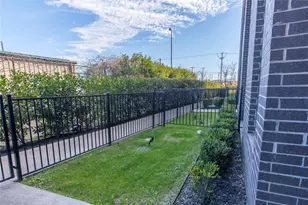 2000 Park Ave, Dallas, TX 75215 - Photo 3