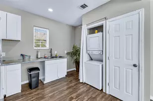 2623 Lenway St, Dallas, TX 75215 - Photo 11