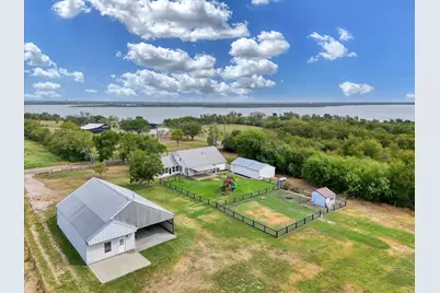 2152 Sommerfeld Drive, Waco, TX 76705 - Photo 3