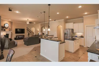 8008 Comstock Drive, Arlington, TX 76001 - Photo 3